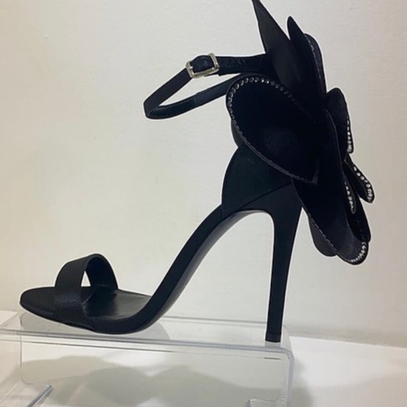 VK Flower Sandal - Picture 2 of 2